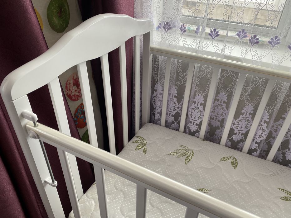 Детская кроватка с матрасом