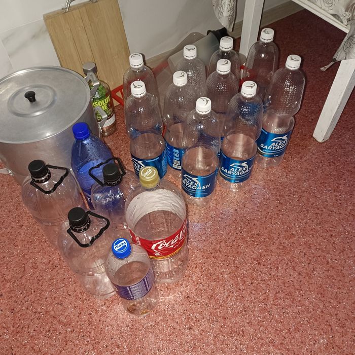 Бутылки пластиковые