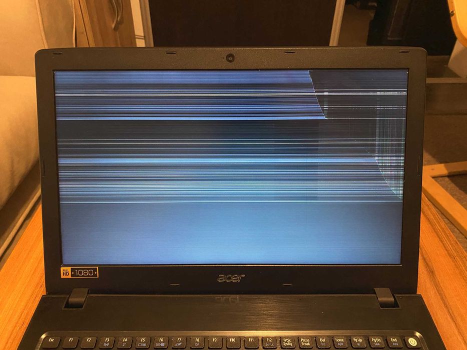 Laptop Acer Aspire E5-575G i5 / 8GB / SSD + HDD – ecran defect