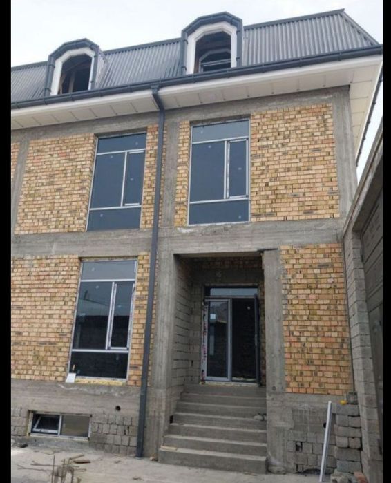 Hovli sotiladi 3 sotiq