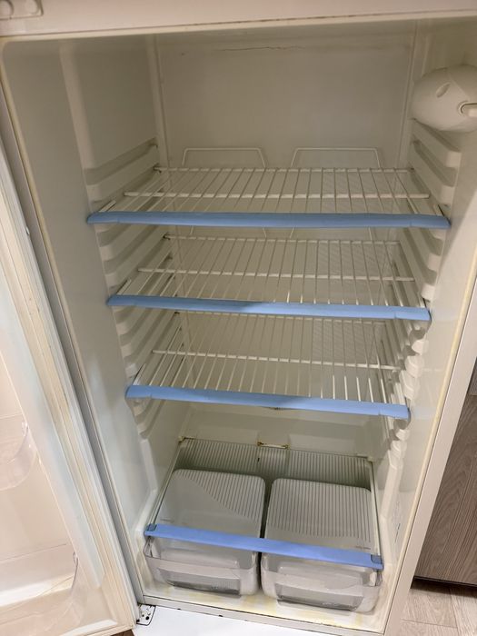 Продам холодильник Indesit RA