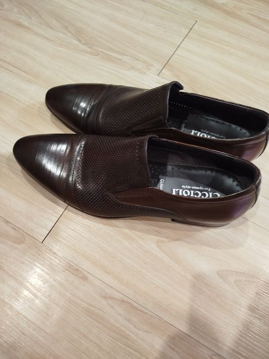 Продам обувь жен.,муж