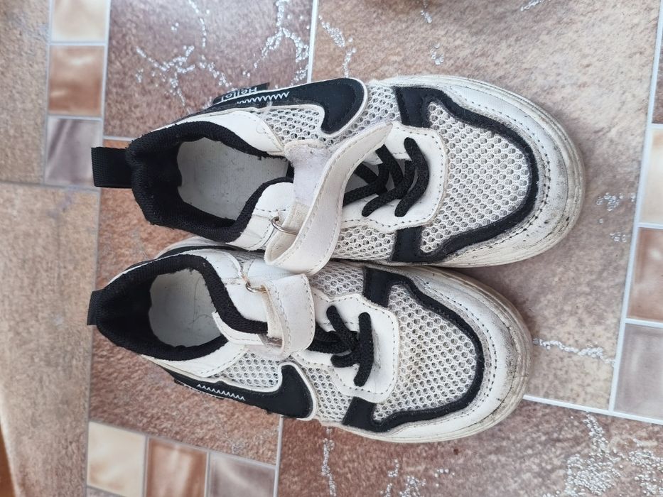 Детская обувь много