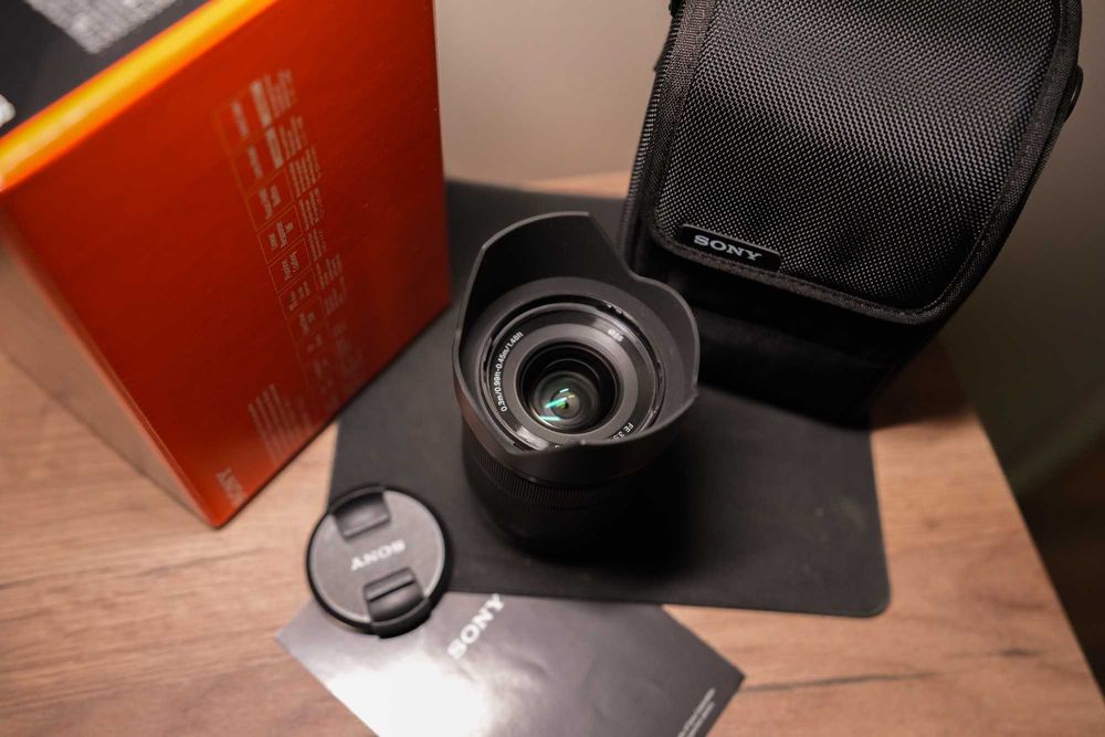 Oбектив Sony FE 28-70mm f/3.5-5.6