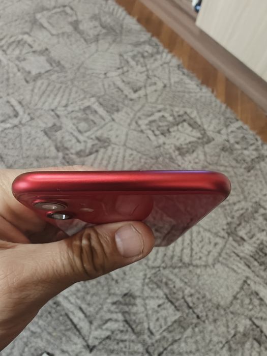 Carcasa iPhone 11 originală impecabilă.