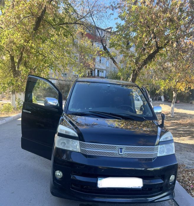 Продам автомобиль voxy минивэн