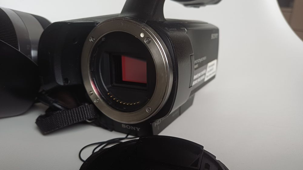 Sony NEX-VG10E с объективом