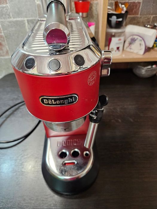 Кофемашина Delonghi Dedica EC685