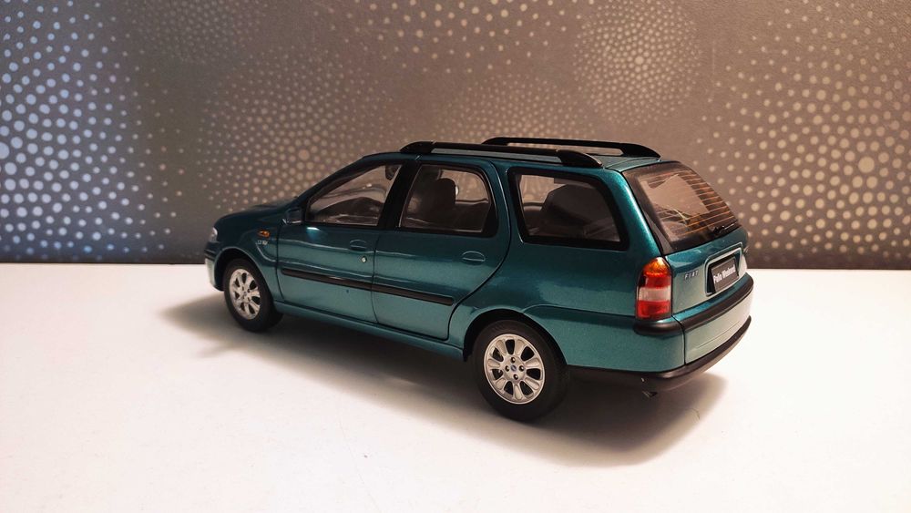 Macheta 1:18 Fiat Palio Weekend Combi ELX SpeedGear 1.3 16v MCW 1999