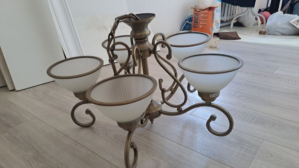 СРОЧНО ПРОДАМ!!Продам кованную люстру