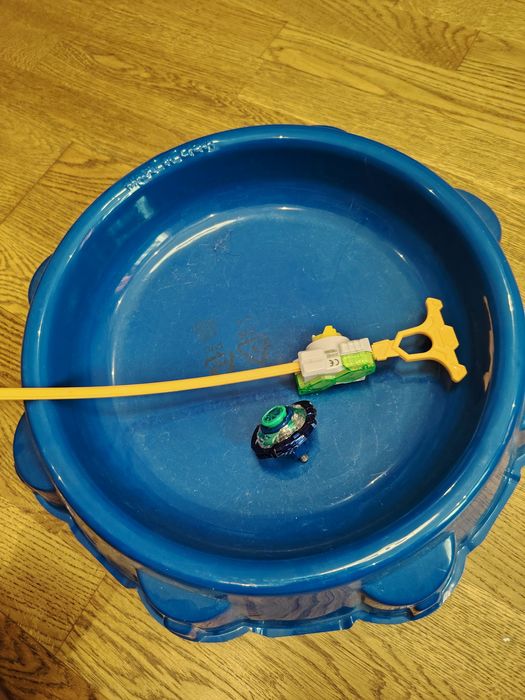 Бэйблэйд и арена