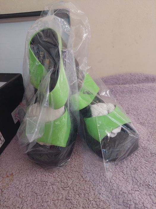 Продам обувь новую