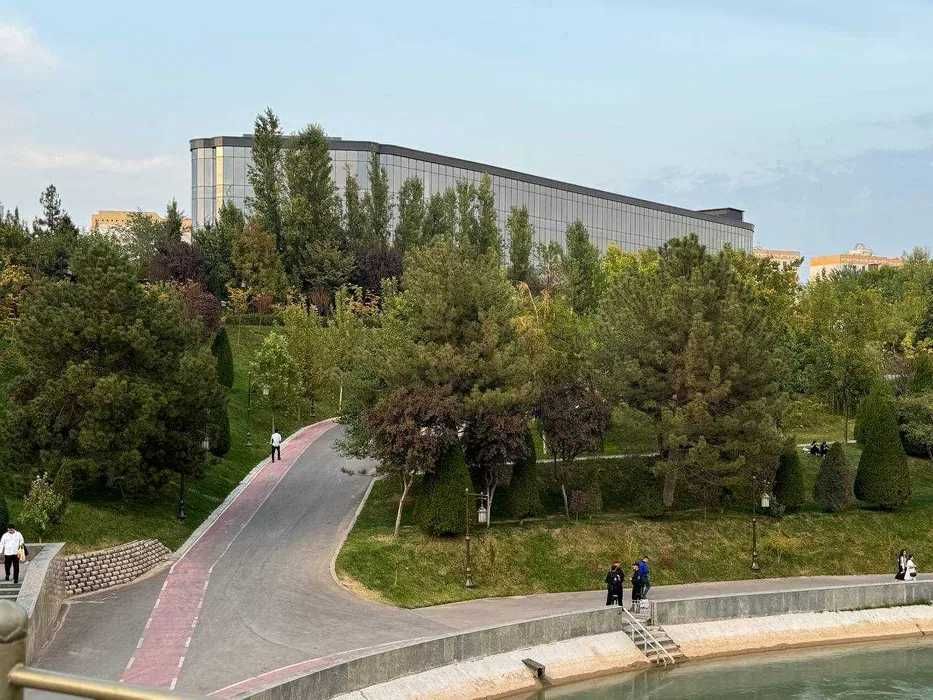 Продаётся  4-х этажное здание с ремонтом 22 500 м2