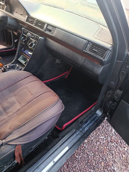 По запчастям продаётся МЕРСЕДЕС W124