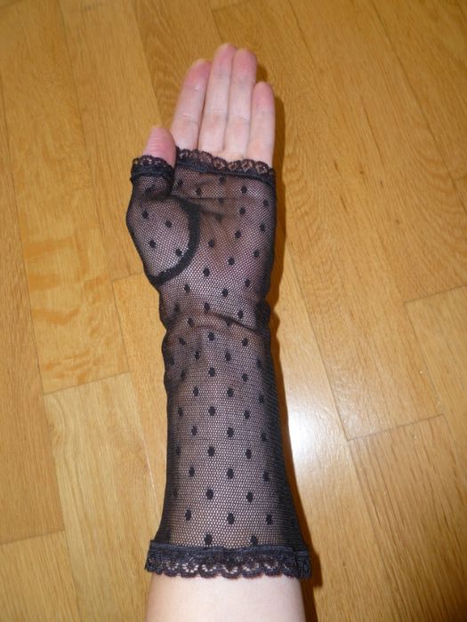 Черни дантелени ръкавици без пръсти