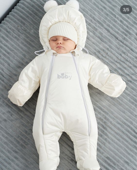 Комбенизон 62 см, хорошего качества, длина от шеи до пяток 58 см