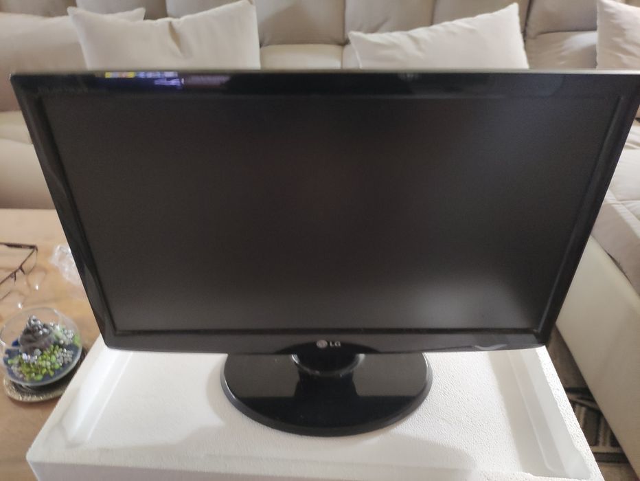 Монитор Lg w2243s