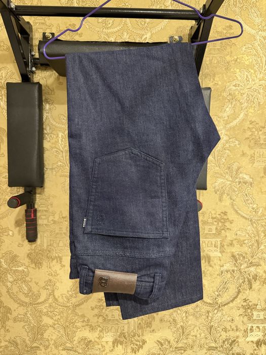 Джинсы Hugo Boss