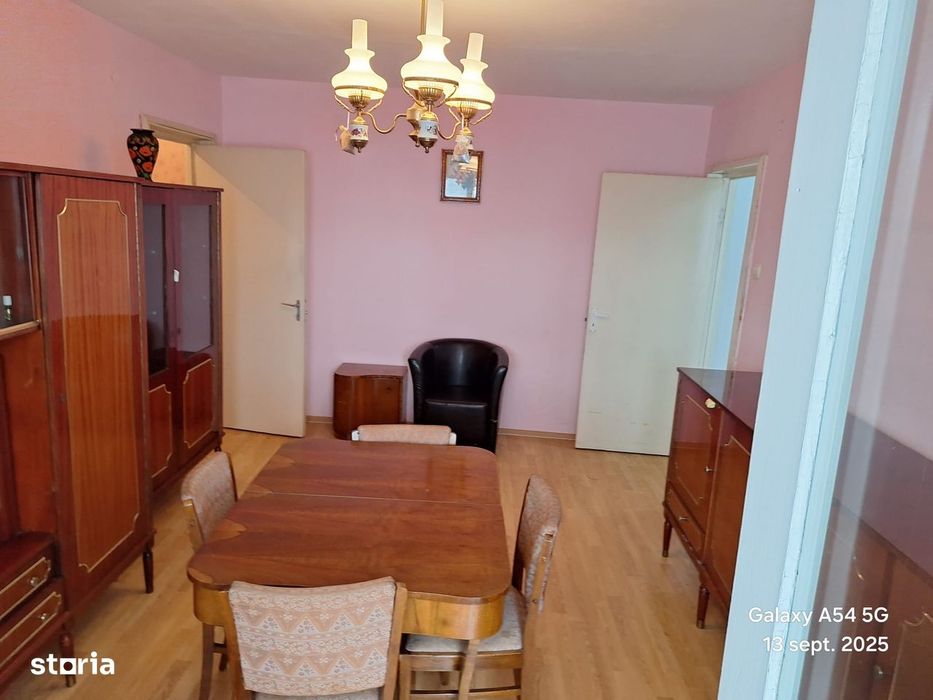 Fagaras,vand ap.3 camere etaj 1