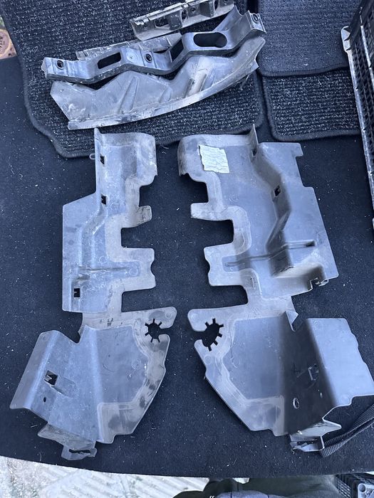 Държачи за Предна Броня VW Passat B6 2010Година