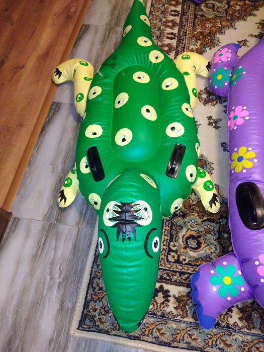 Надувные матрасы  для купания