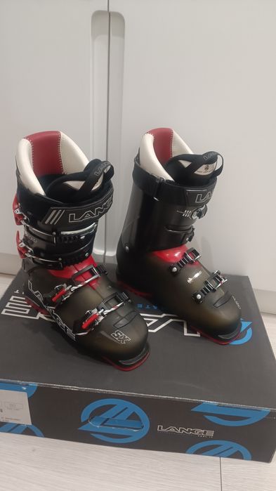 Комплект лыжи и ботинки.