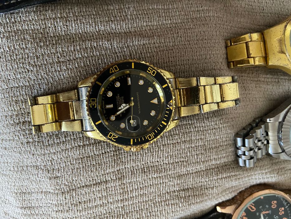 Продавам кварцови часовници