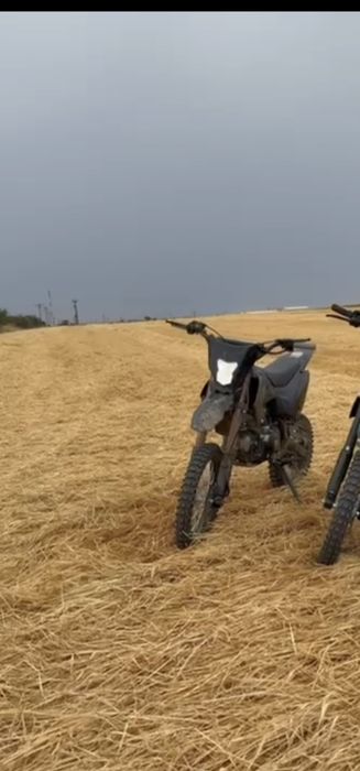 Vând sau schimb moto cros 125 4t