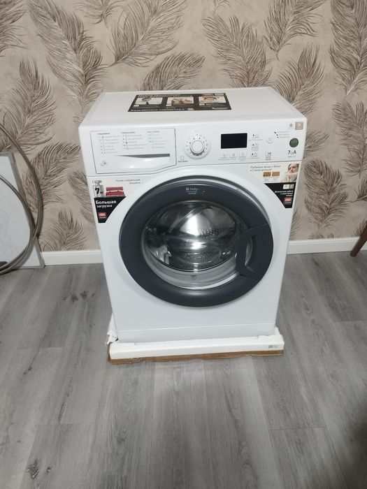 Продается б/у стиральная машина Hotpoin Ariston