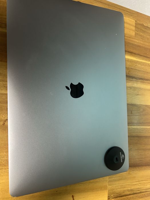 Macbook Pro 2019, core i 7, 512 gb, 16 ram, 16 dyum. Sikl 174 ta.