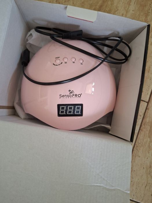 Vind lampă de unghii cu gel nouă, electrică ,fără etichetă.