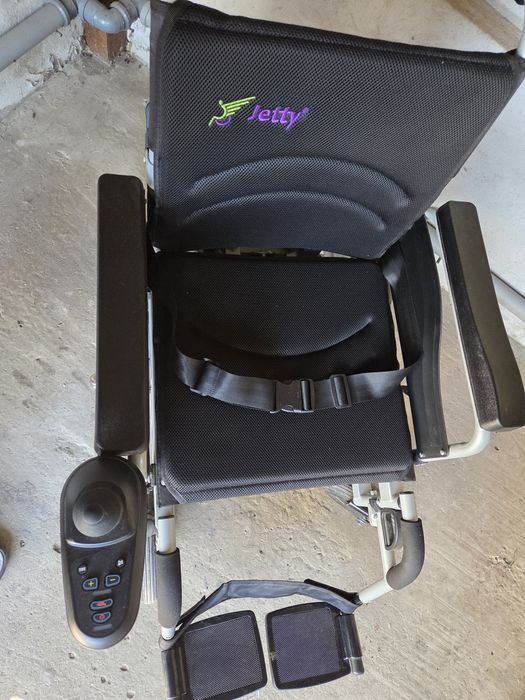 Se vinde cărucior electric pliabil