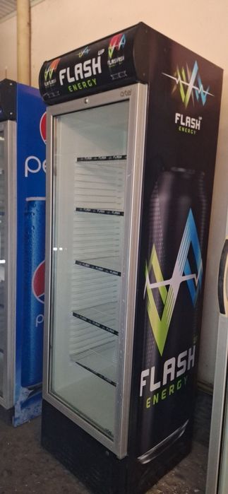 Продаются витиринный холодильники  угур