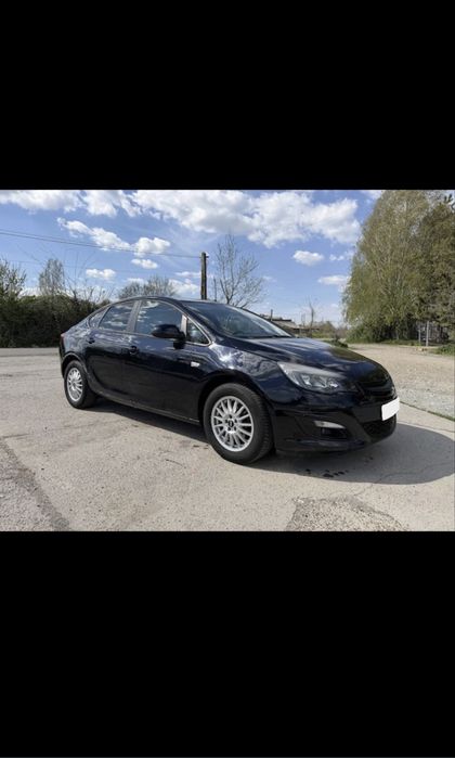 Opel Astra J Sedan