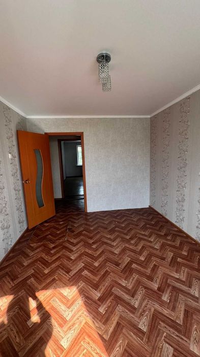 Продам 5-ти комн кв. район Вектора.