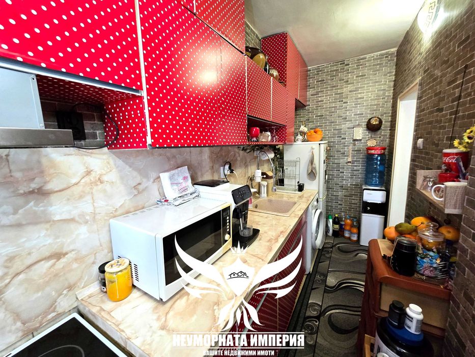 Продавам тристаен и двустаен 176РЗП с гараж в гр.Асеновград, кв.Изток