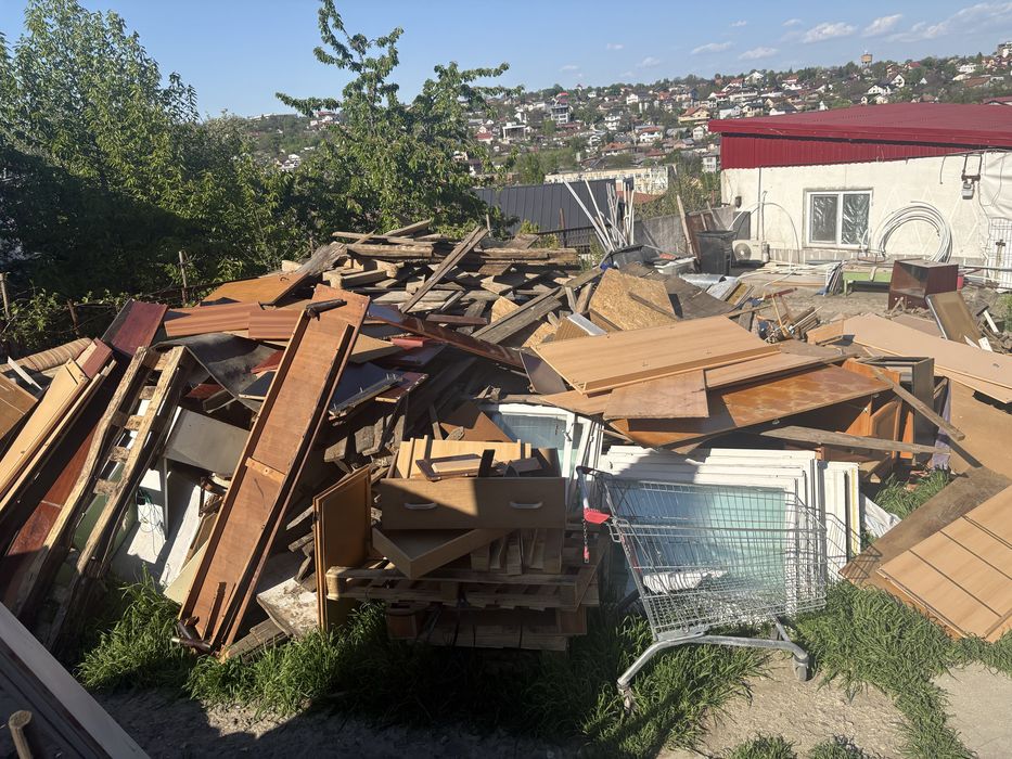 Pregatiti va de iarna !Vand deseuri lemne 700 lei duba mare 3 panouri  300 lei transport