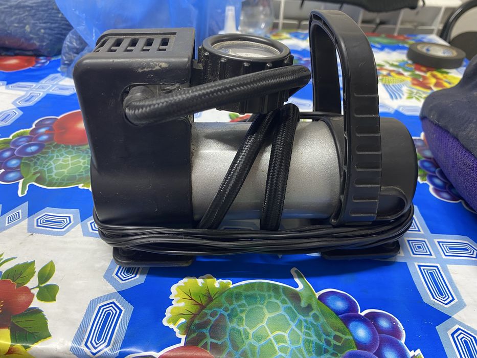 Продам автомобильный компрессор