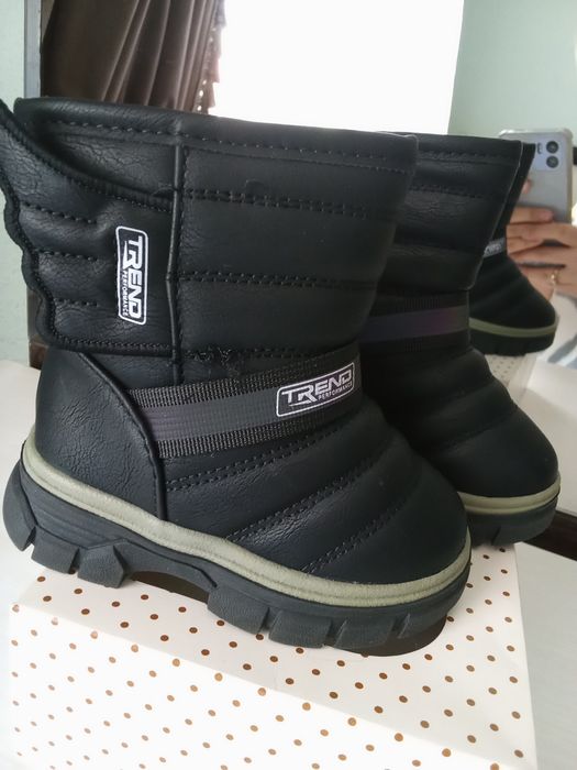 Òĝil bolalar uchun oyoq kiyim etik sotiladi