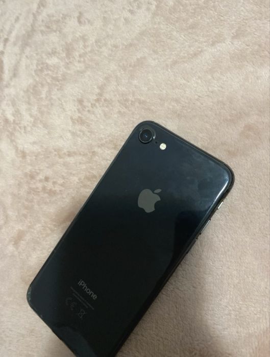 Vand iphone 8 impecabil