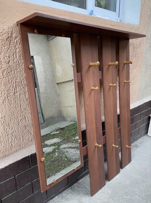 Вешалка с зеркалом в прихожую