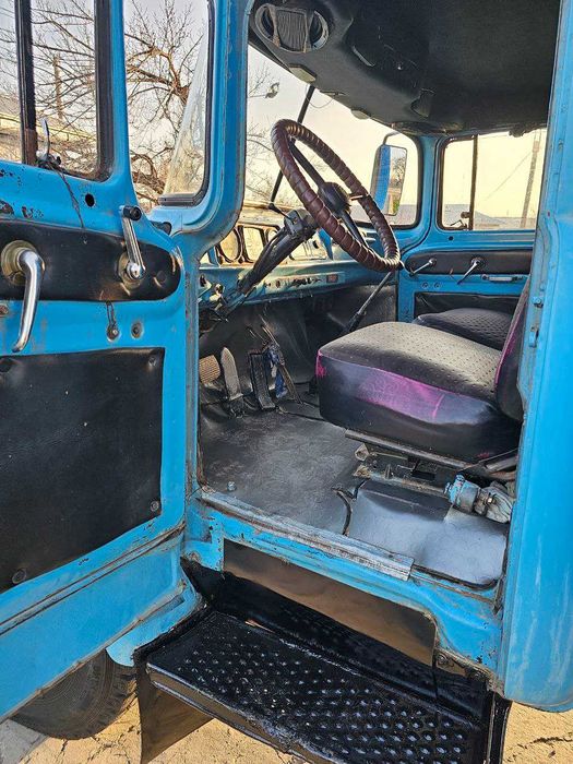 Srochna ZIL sotiladi yil 1986