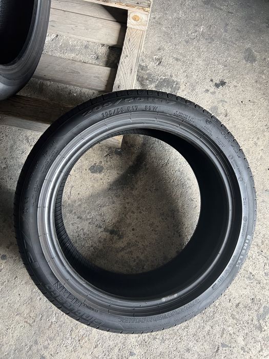 2 anvelope de vara 205/50/17 Pirelli Runflat 6mm!