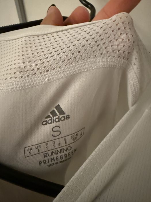 Vand tricou Adidas.