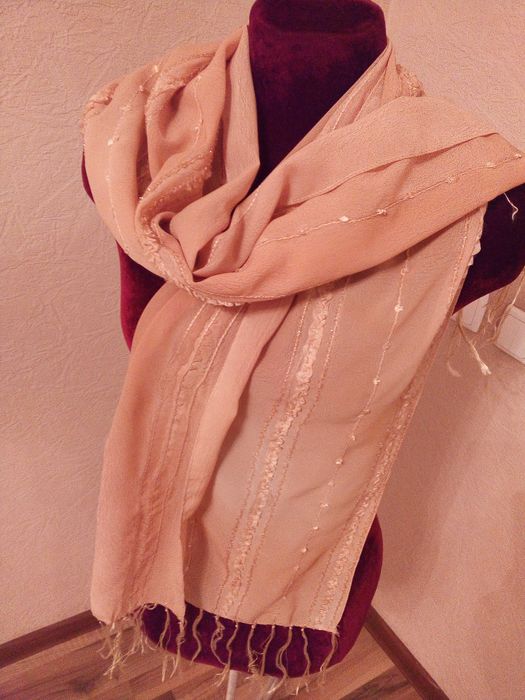 Шарфы накидки по 30 тыс сумов(украшения отдам БЕСПЛАТНО)