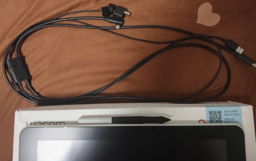 vând tableta grafica Wacom One