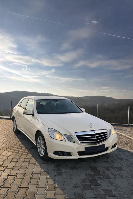 Ofer spre vanzare un mercedes E class