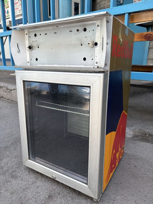 Продам холодильник Редбул