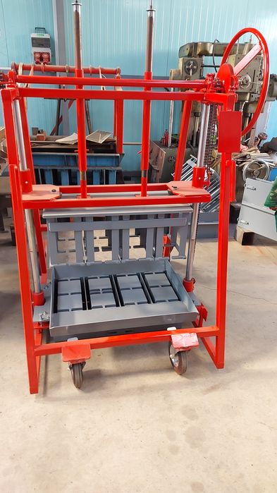 Presa / Masina /Vibropresa  boltari