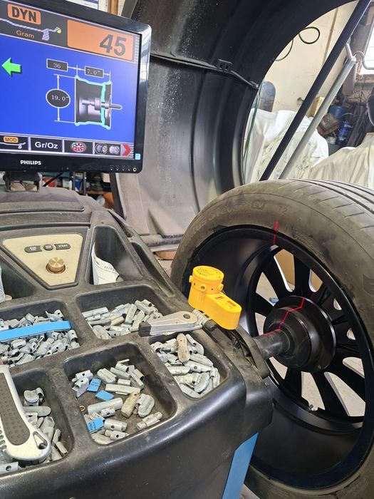 Автосервиз  гуми монтаж, , зареждане  на автоклиматици